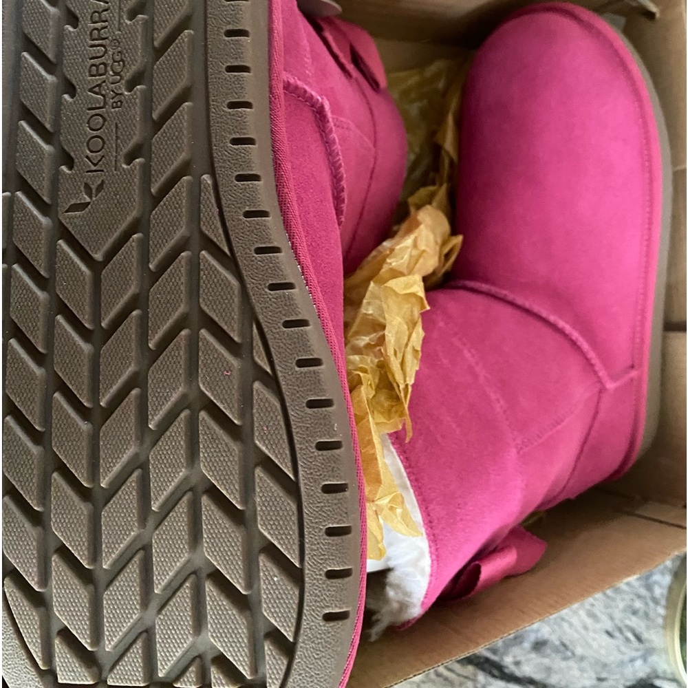 Koolaburra Uggs pink boot